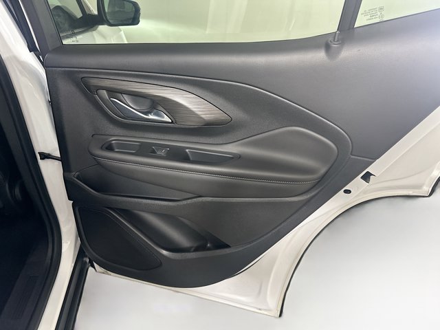 Vehicle image 23 of 30