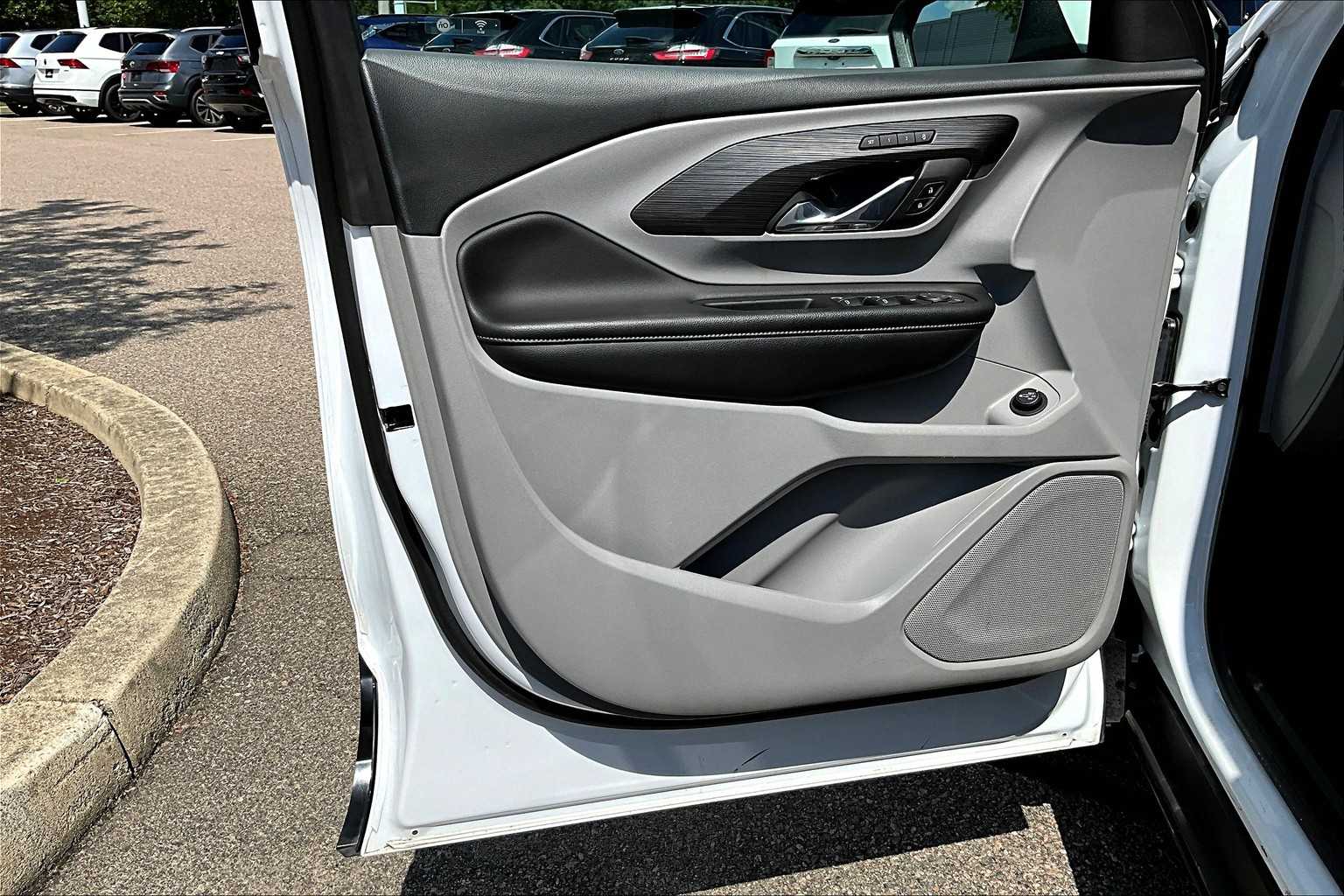 Vehicle image 25 of 34
