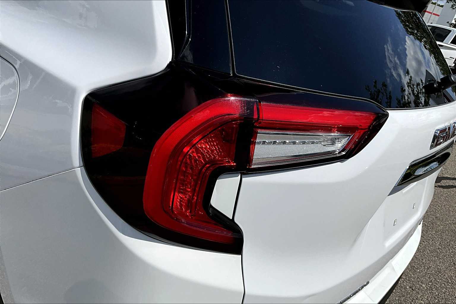 Vehicle image 27 of 34
