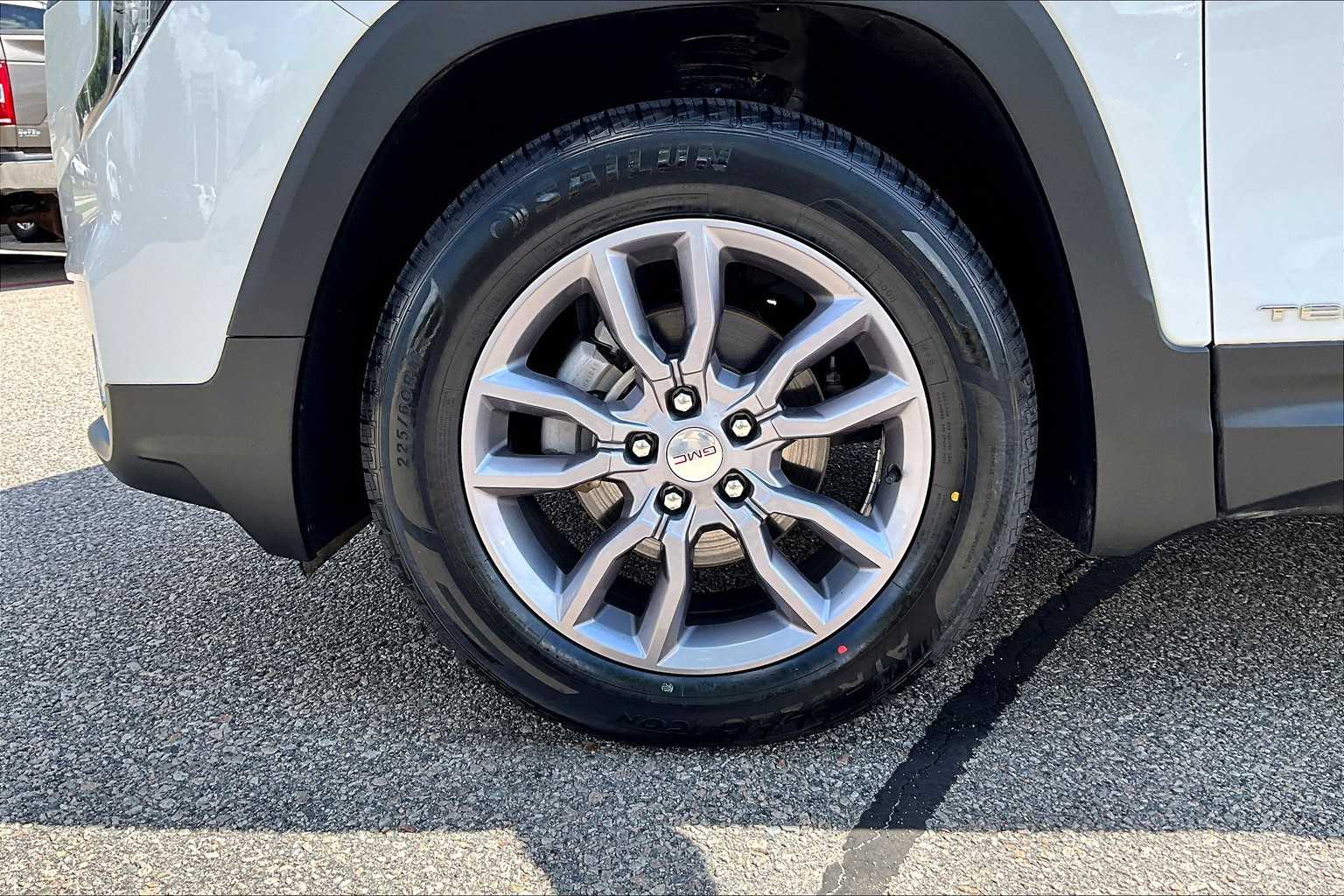 Vehicle image 9 of 34