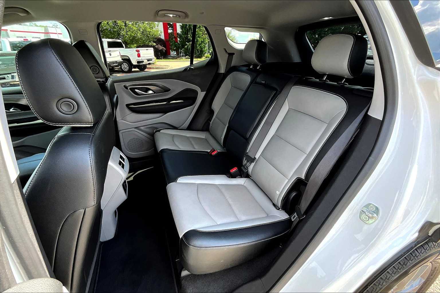 Vehicle image 13 of 34