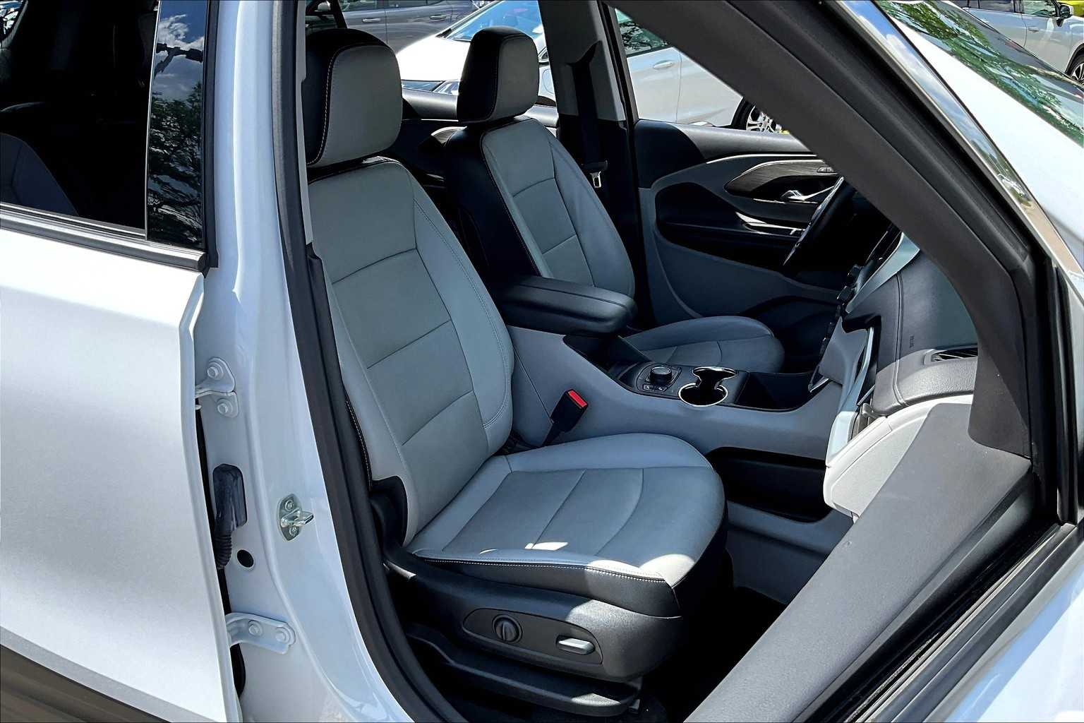 Vehicle image 11 of 34