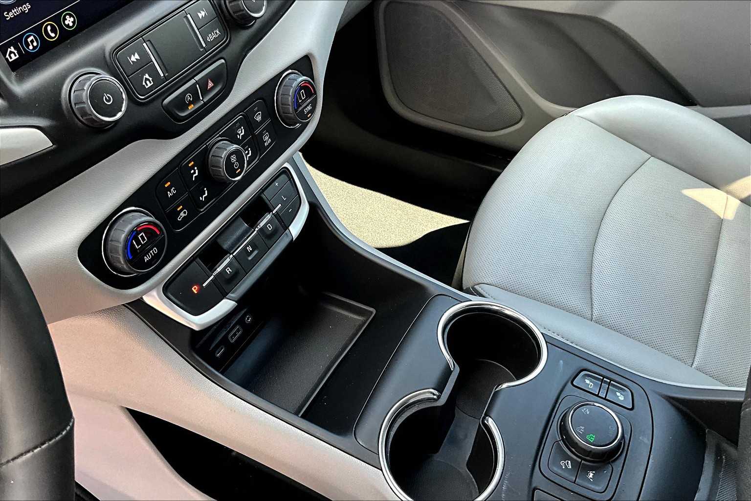 Vehicle image 24 of 34