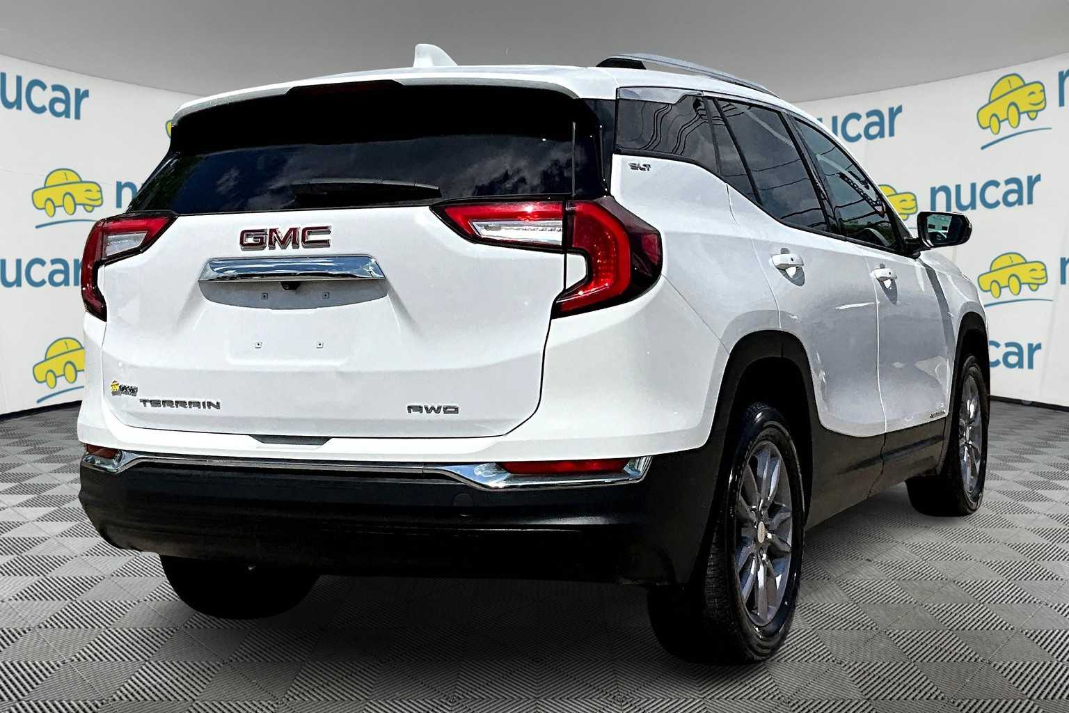 Vehicle image 4 of 34