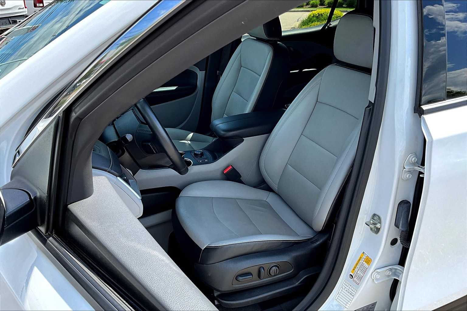 Vehicle image 12 of 34
