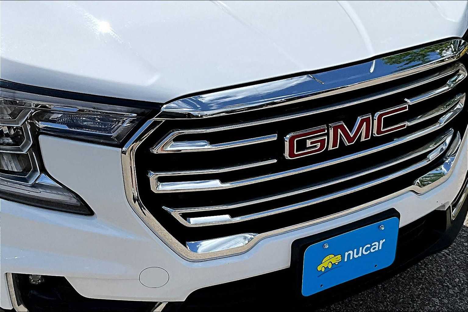 Vehicle image 33 of 34