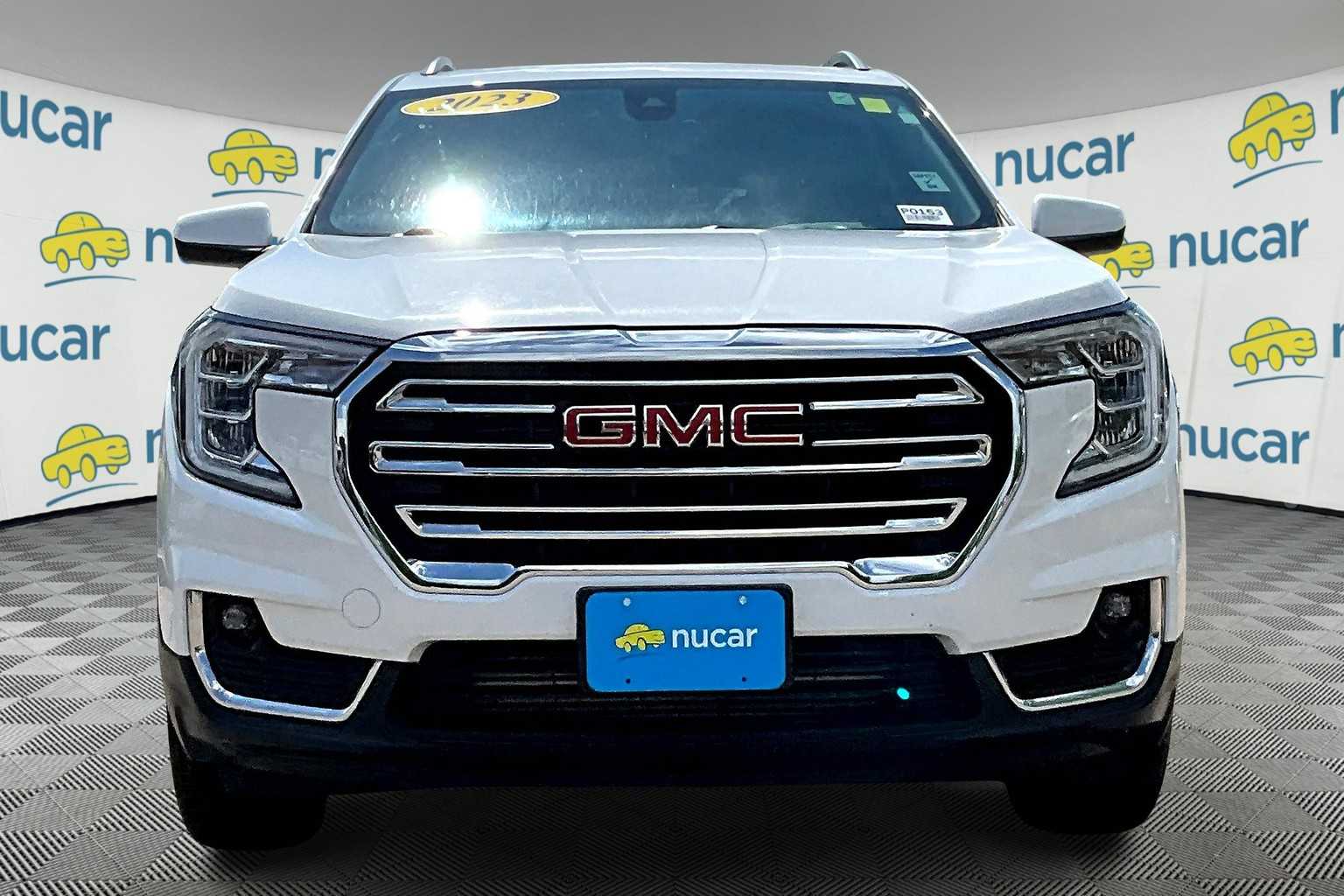 Vehicle image 2 of 34