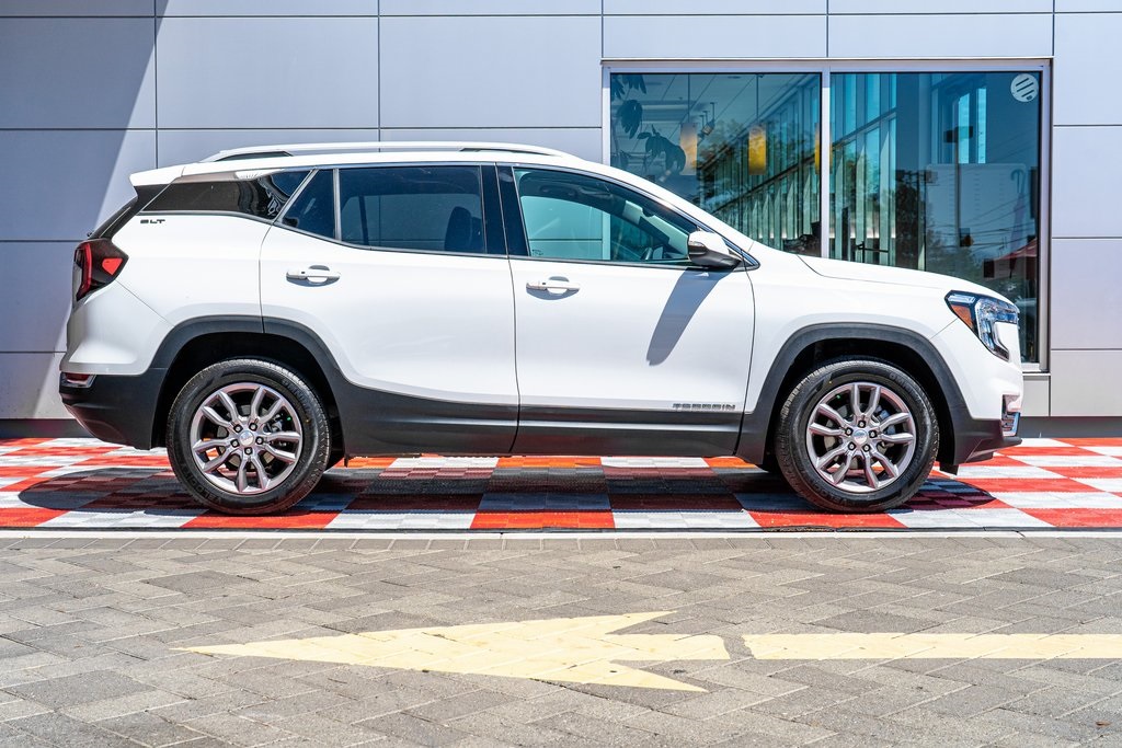 Vehicle image 4 of 10