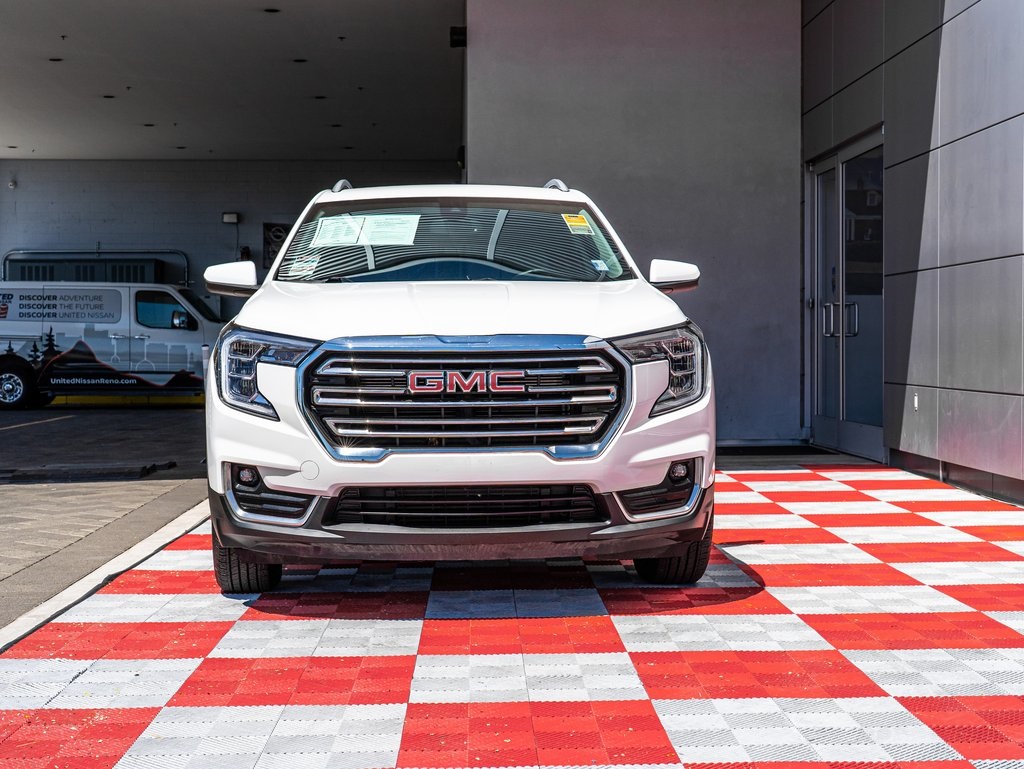 Vehicle image 2 of 10