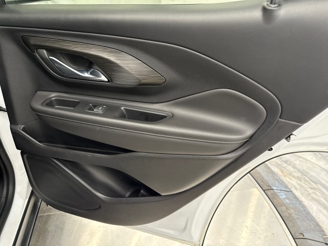 Vehicle image 33 of 50