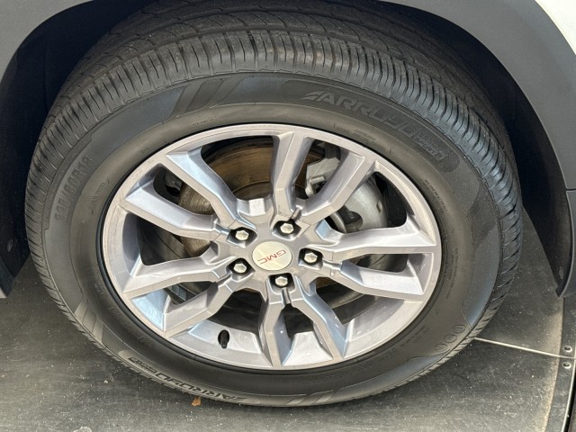 Vehicle image 12 of 50