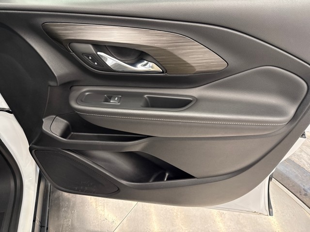 Vehicle image 32 of 50