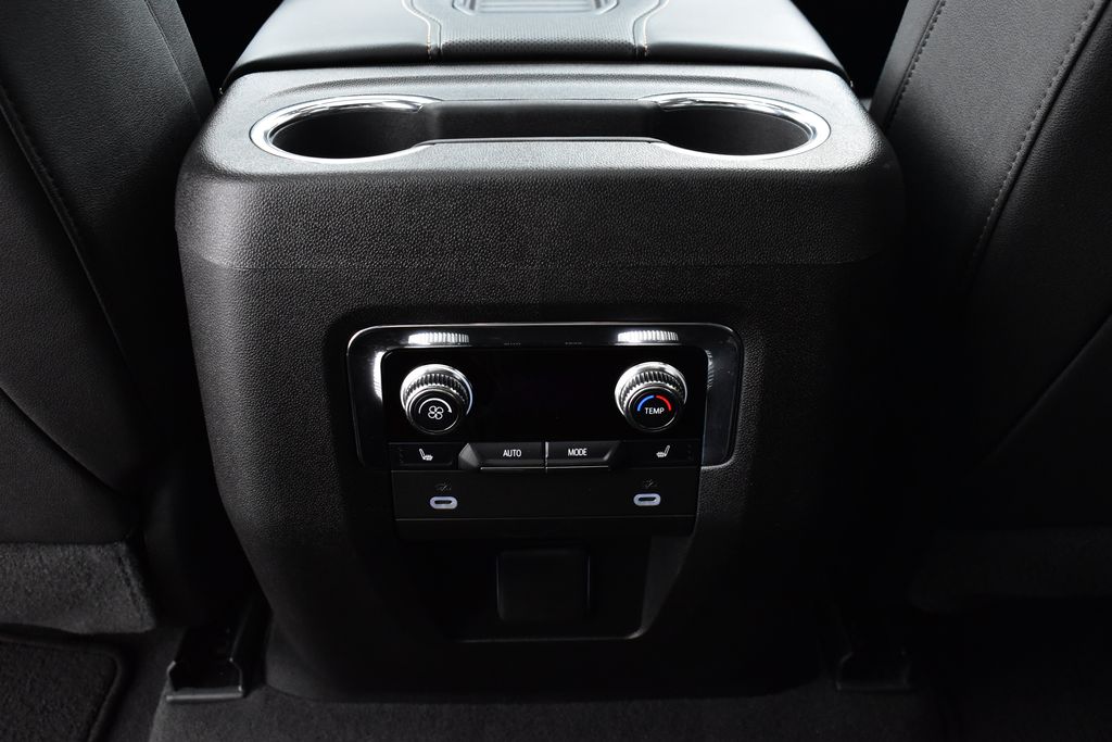 Vehicle image 31 of 40
