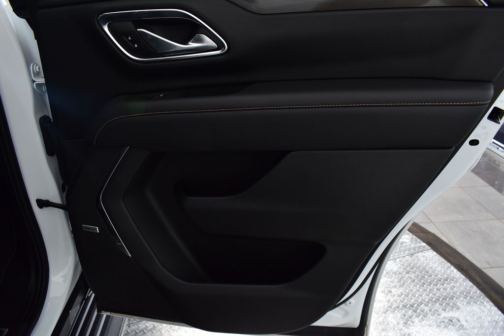 Vehicle image 27 of 40