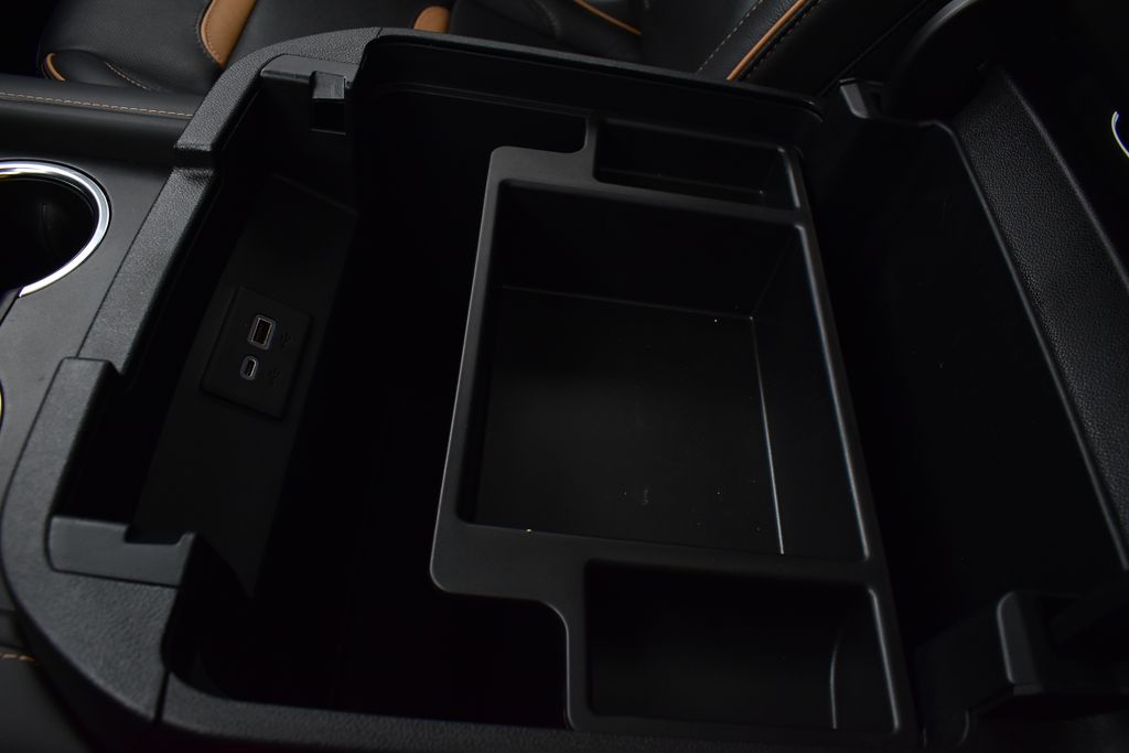 Vehicle image 30 of 40