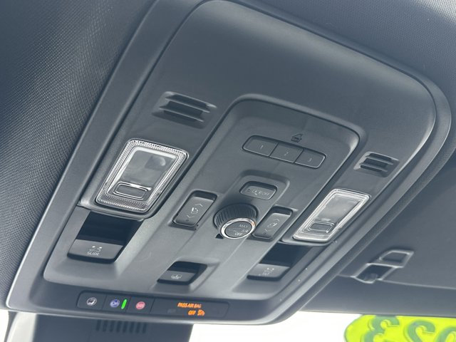 Vehicle image 22 of 25