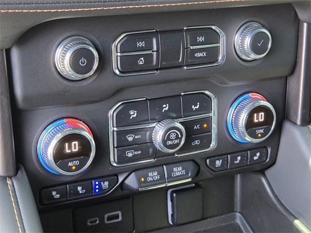 Vehicle image 31 of 33