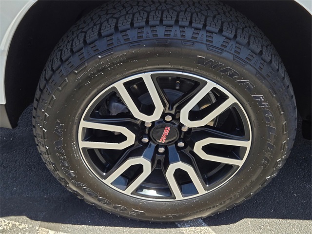 Vehicle image 11 of 33