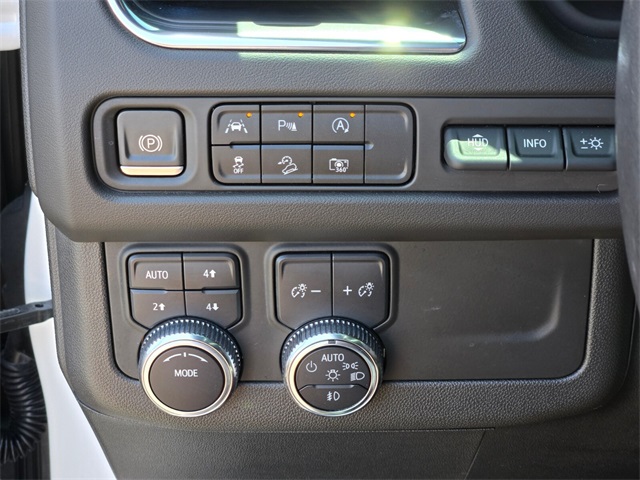 Vehicle image 29 of 33