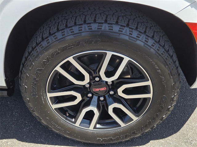Vehicle image 10 of 33