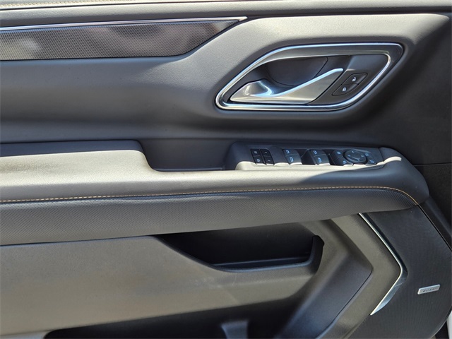Vehicle image 27 of 33