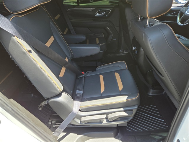 Vehicle image 17 of 33