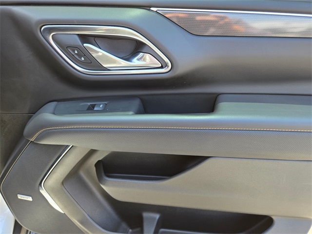 Vehicle image 28 of 33