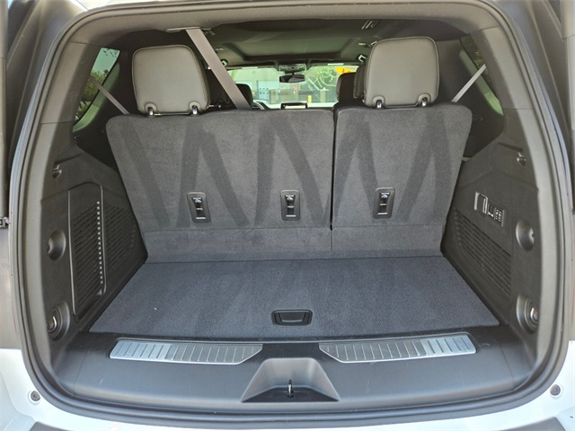 Vehicle image 13 of 33