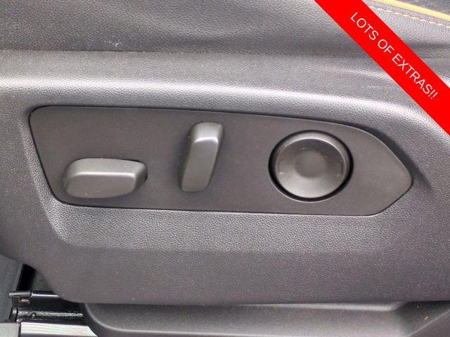 Vehicle image 28 of 44