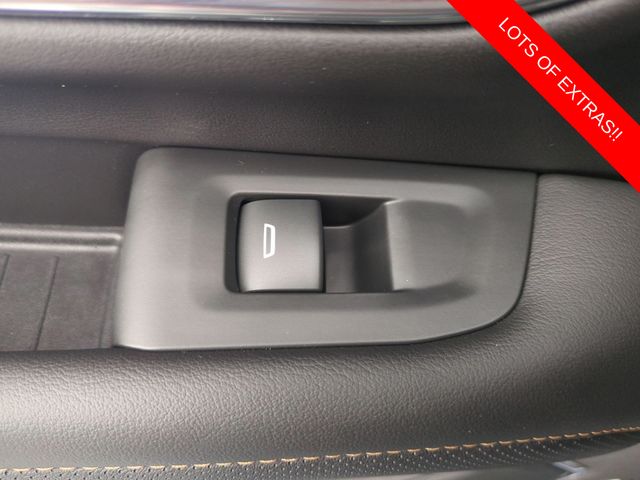 Vehicle image 27 of 44