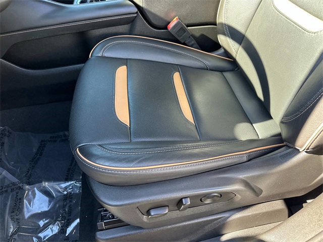 Vehicle image 13 of 28