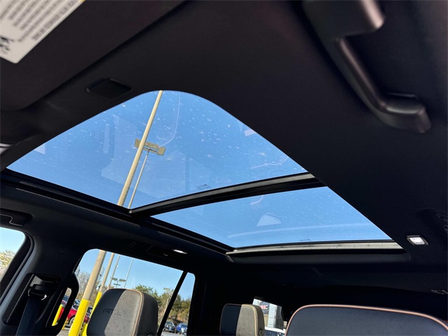 Vehicle image 14 of 28