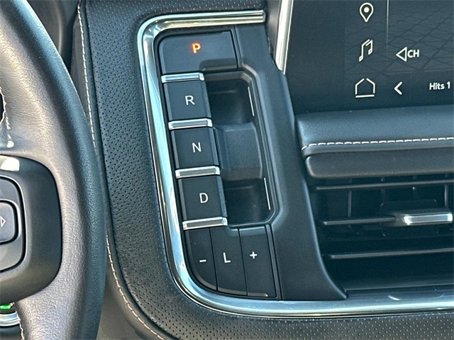 Vehicle image 21 of 28