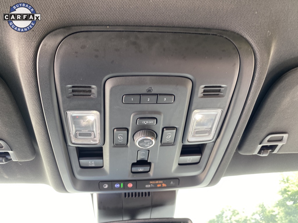 Vehicle image 34 of 46