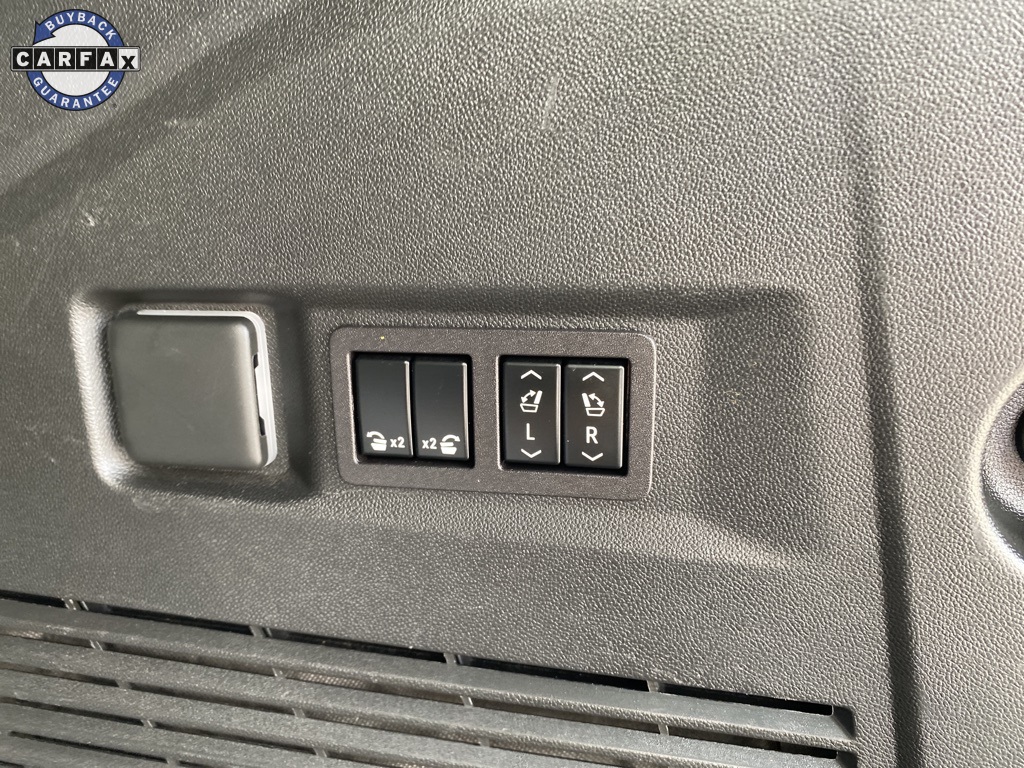 Vehicle image 28 of 46