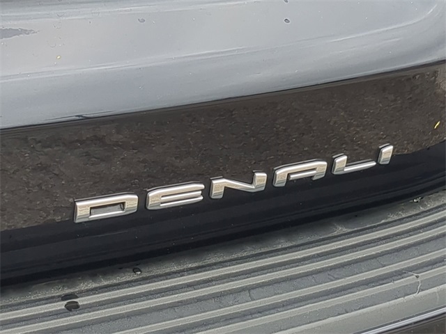 2023 GMC Yukon Denali Image 30 of 35