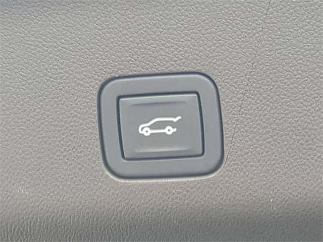 2023 GMC Yukon Denali Image 23 of 35