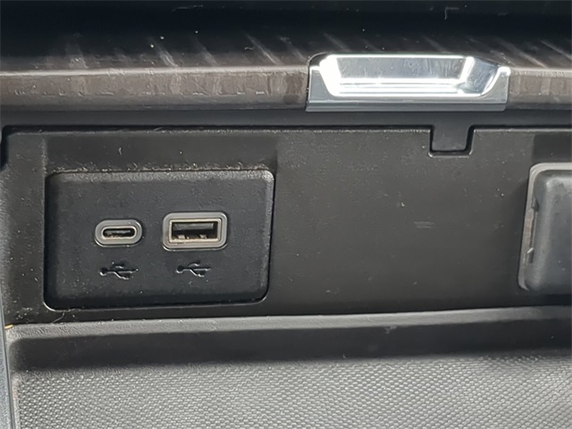 2023 GMC Yukon Denali Image 28 of 35