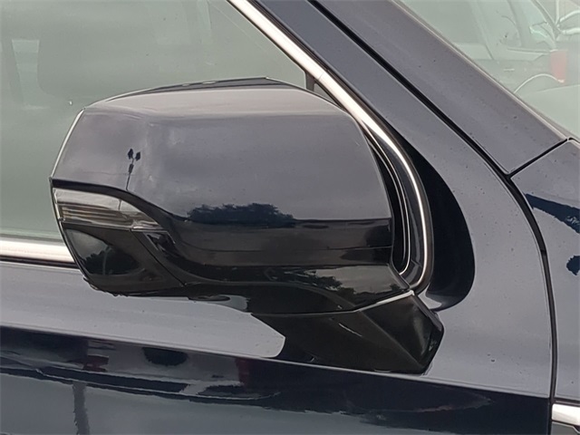 2023 GMC Yukon Denali Image 25 of 35