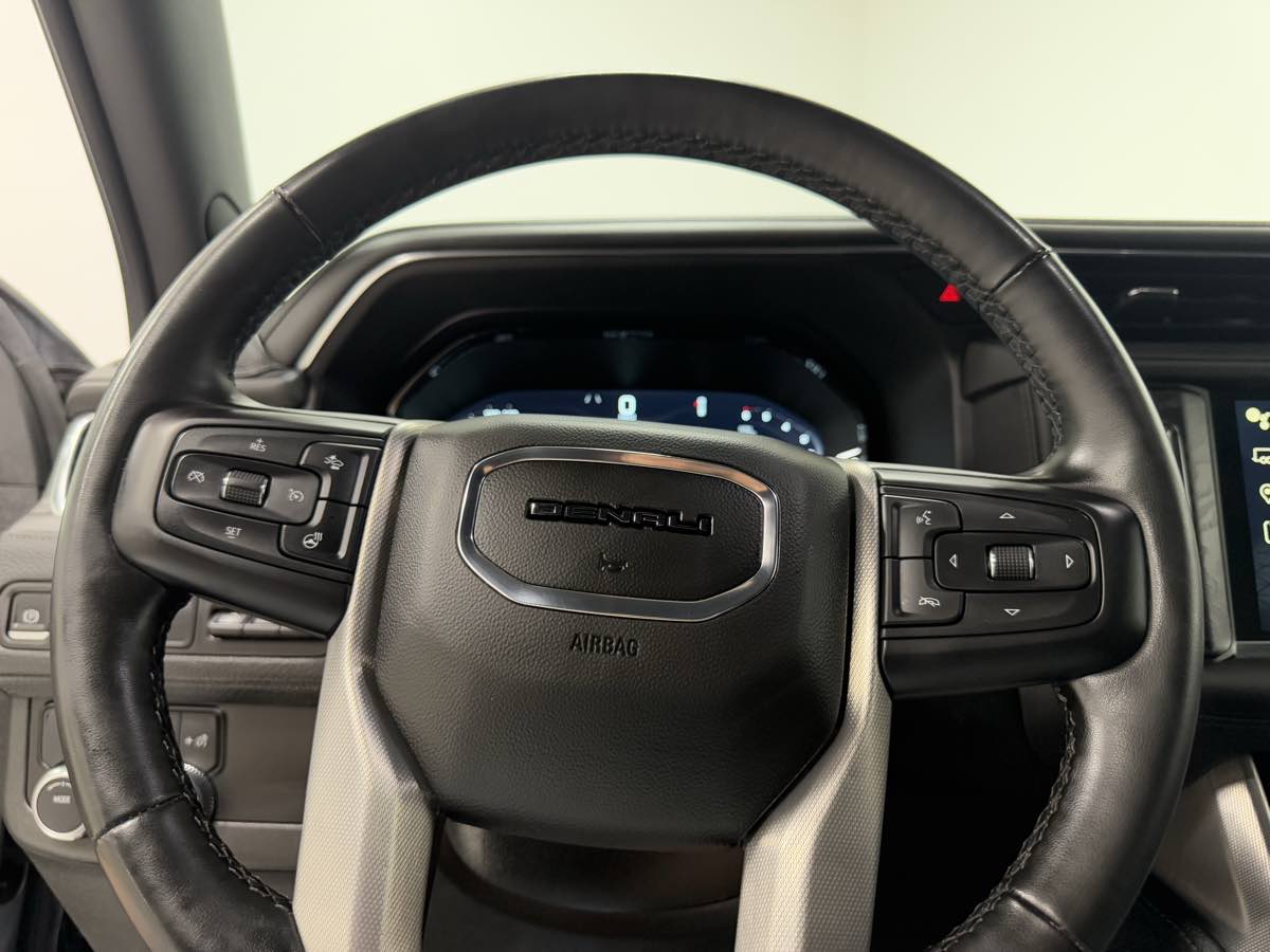 Vehicle image 33 of 50