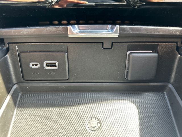 Vehicle image 31 of 34