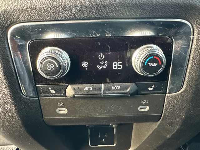Vehicle image 17 of 34