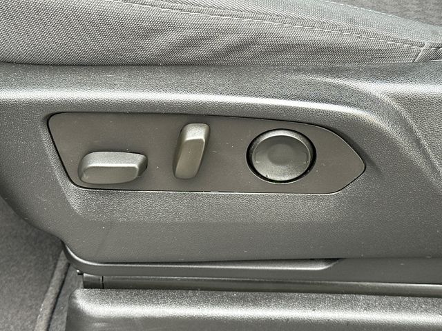 Vehicle image 25 of 35