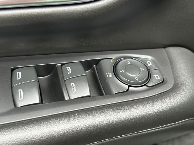 Vehicle image 26 of 35