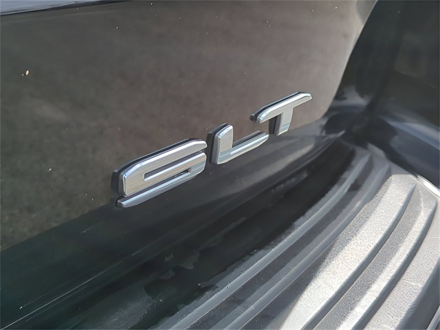 Vehicle image 10 of 43