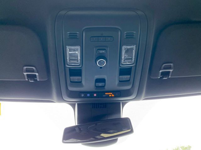 Vehicle image 41 of 57