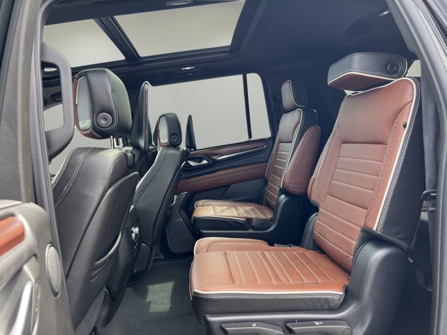 Vehicle image 10 of 20