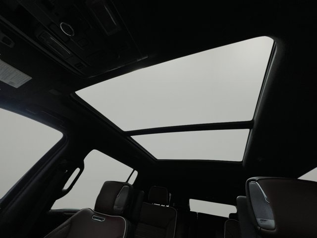 Vehicle image 18 of 20