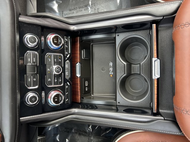 Vehicle image 17 of 20