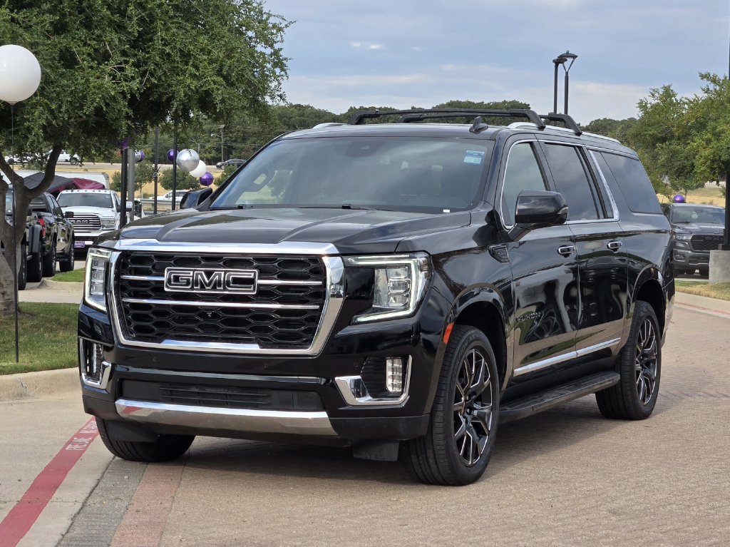 2023 GMC Yukon XL SLT Image 1 of 31